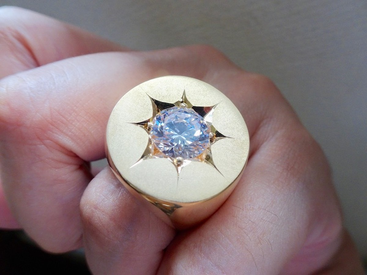 仁尾彫金『一つ星ダイヤ、プラチナ馬蹄ピアス』ハンドメイド245b