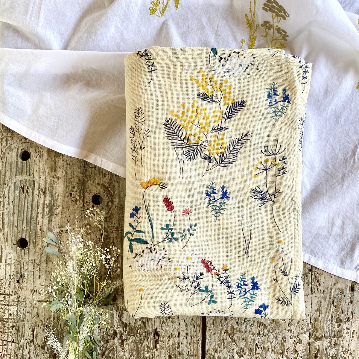 ボタニカル柄のマルチクロス ナチュラル Ichigoya