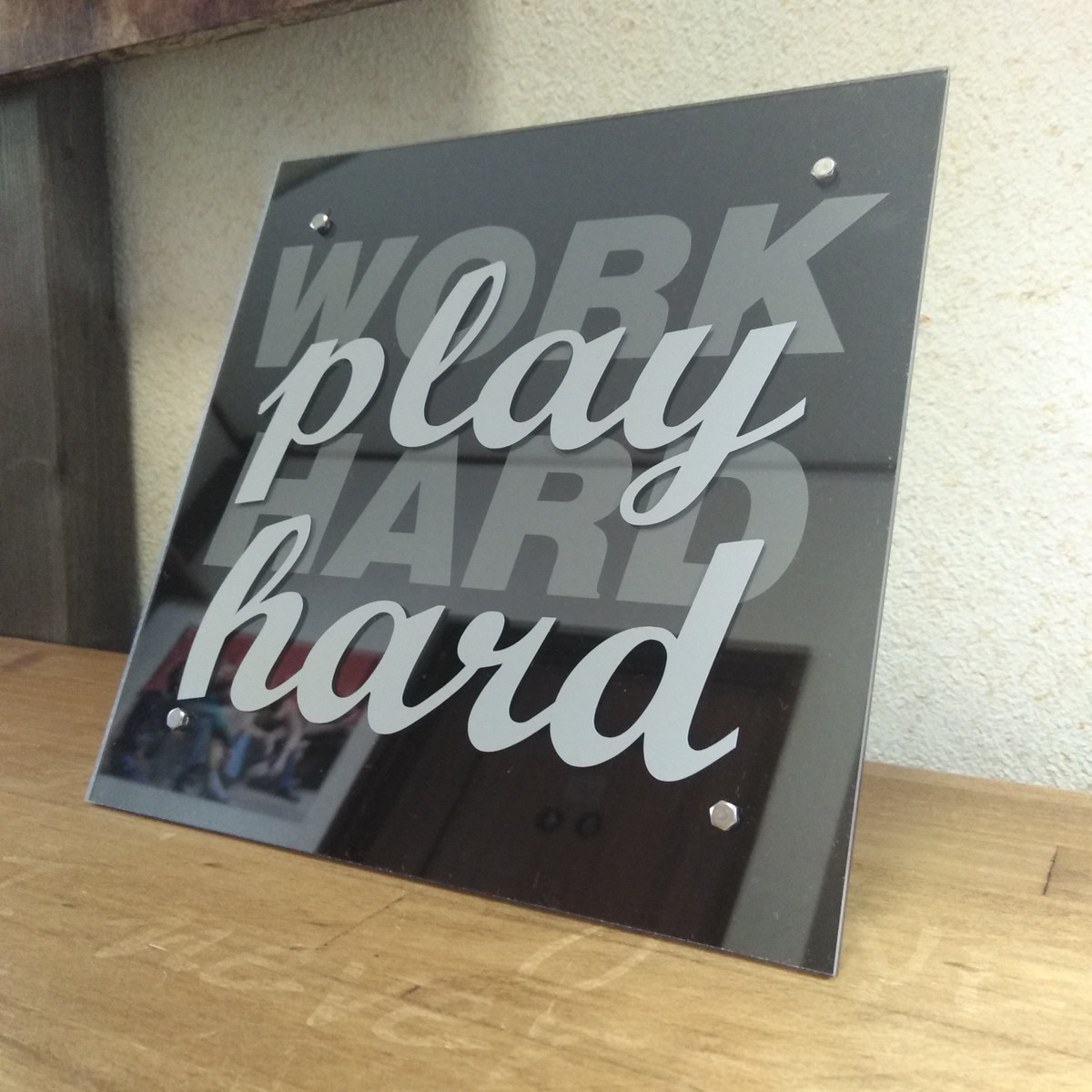 ウォールアート よく学び よく遊べ Work Hard Play Hard グレー アクリルボード アクリル板 Iby アイバイ ウォールステッカー 通販