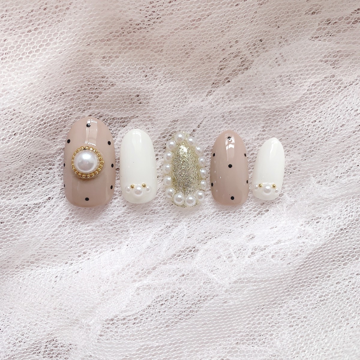 1 モカベージュ ドット パール囲み ネイルチップ Churl Nail