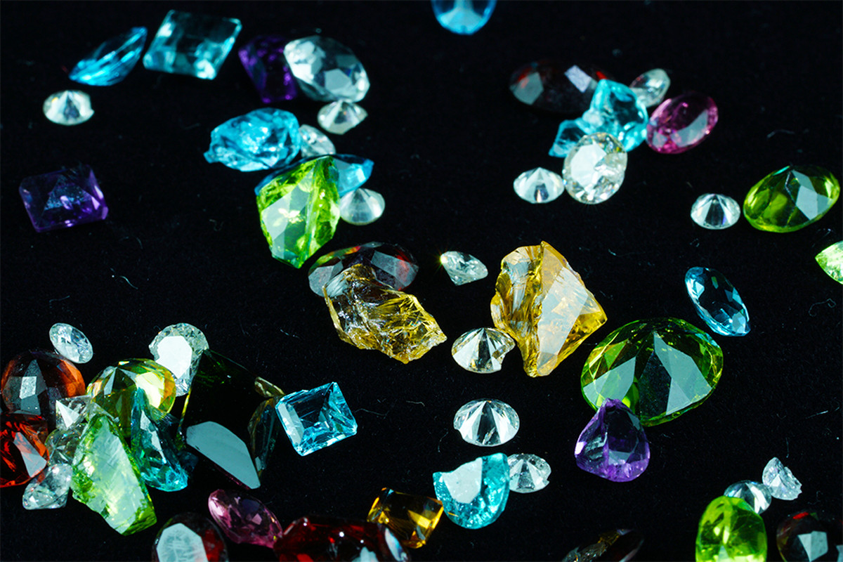 カケラ宝石 2 000円 月 カケラ宝石サロン デザインアトリエ Kakera