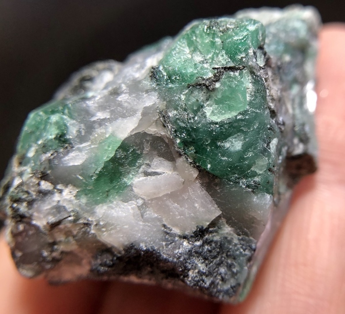 エメラルド 原石 標本 鉱物 30,5g ED012 ベリル 緑柱石 | American Minerals + Gemmy You