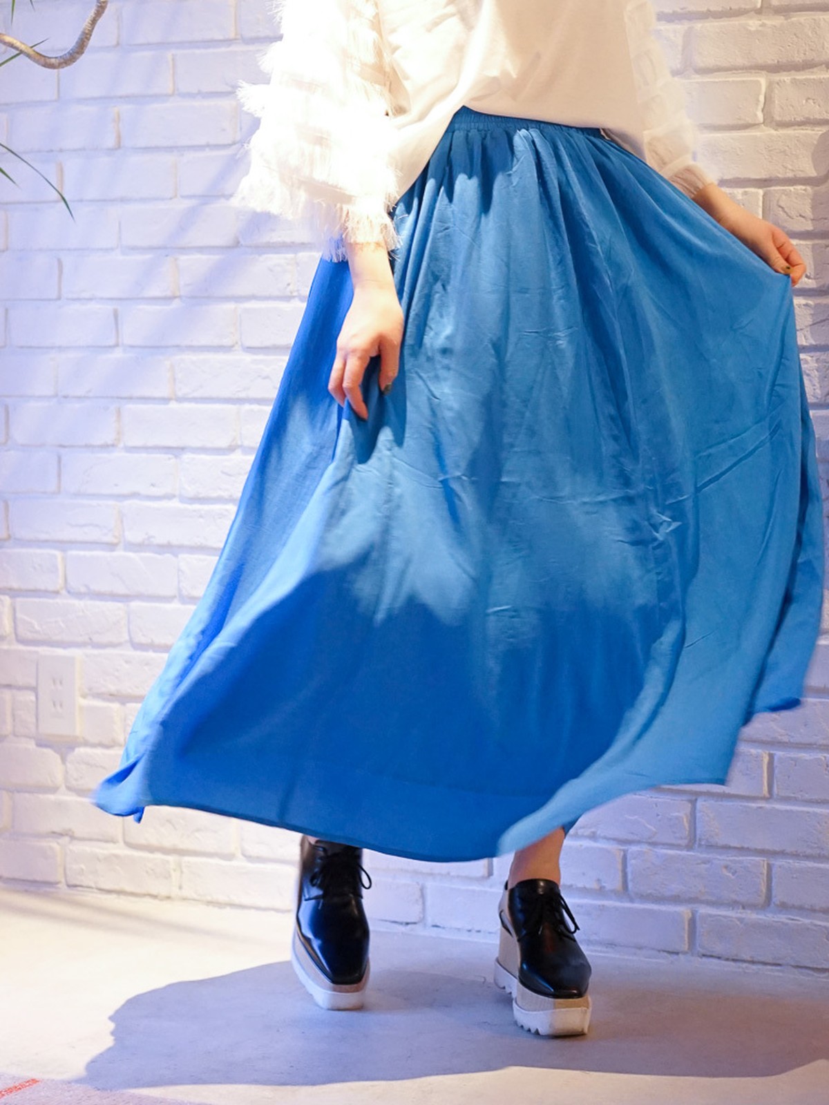 風になびくロング丈スカート Mania