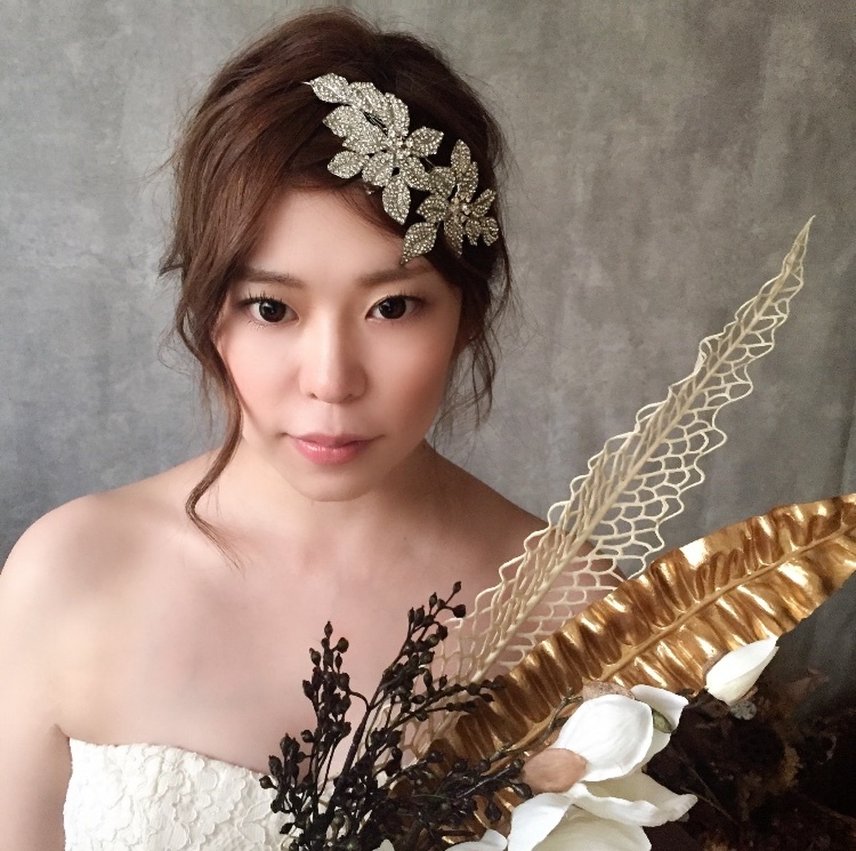 Big Flower ブライダルカチューシャ Muguet Jewel オシャレな大人花嫁のウェディングアクセサリー 大ぶりピアス イヤリング