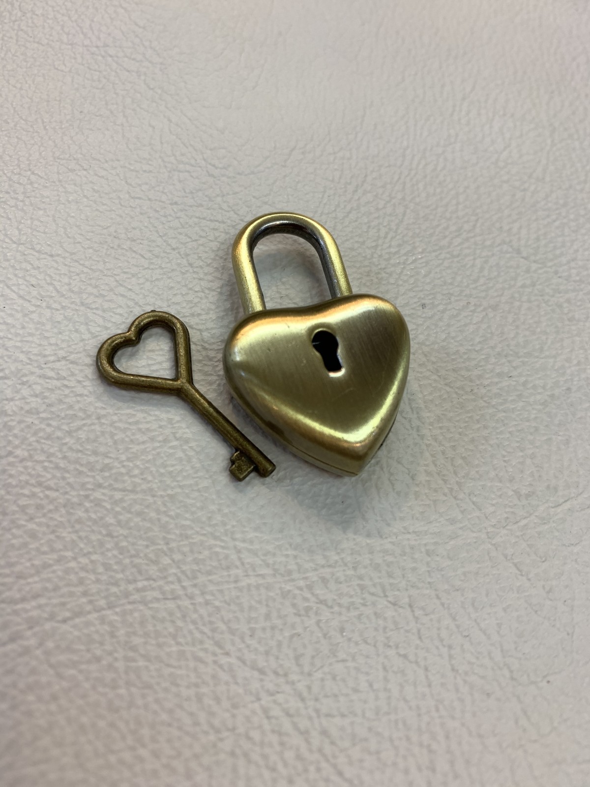 南京錠 アンティーク Tnk 2 And Leather 初心者 中級者のための革素材 レザークラフト用品のお店