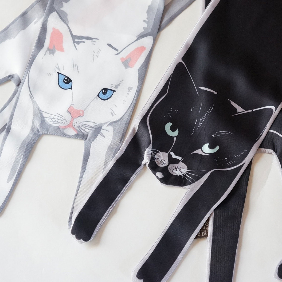 送料無料 青い目の白猫ちゃん グリーンの目の黒猫ちゃんストール 猫 黒猫 白猫 個性的な大人のファッション通販 Hana Circus