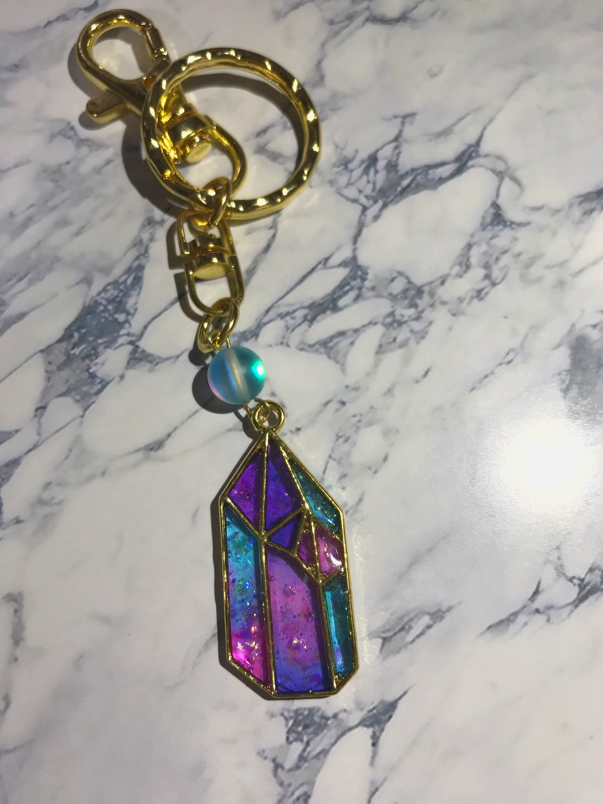 虹色クリスタルのキーホルダー Resin Kobo Comiqoo