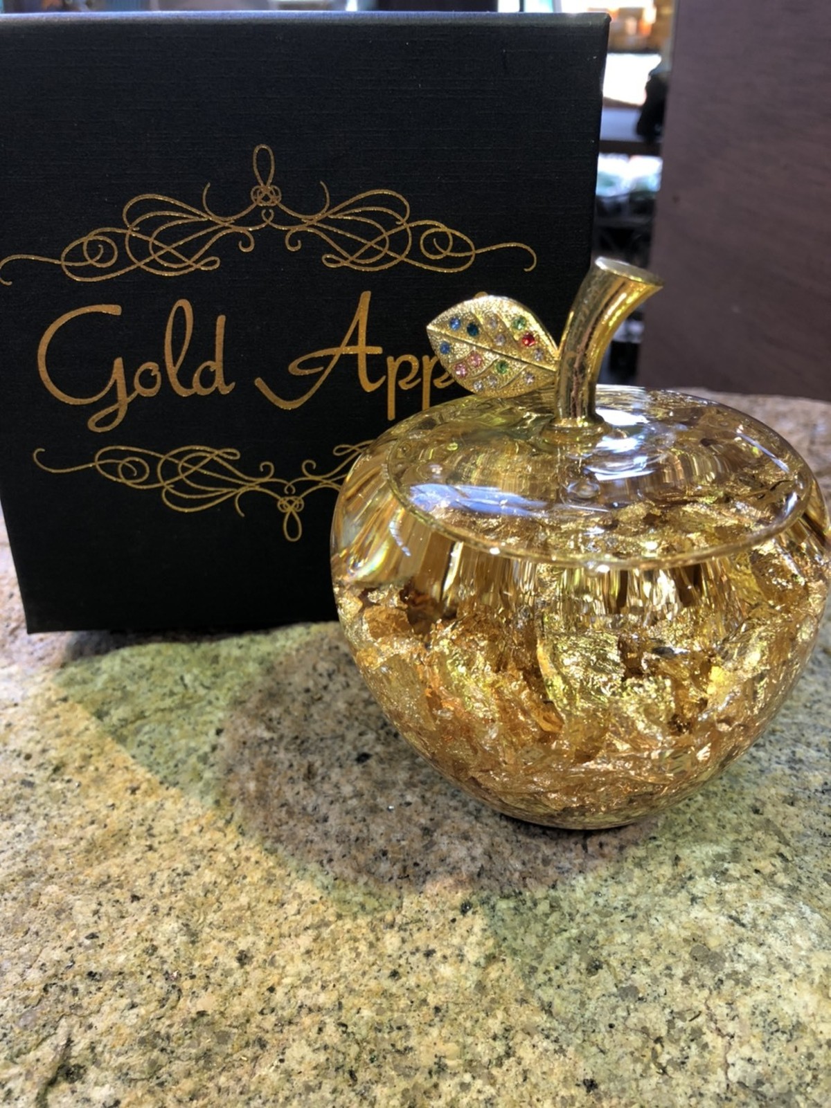 金のりんご ゴールドアップル Gold Apple 金運up 長寿祈願 フラワーギフトのオンラインショップ 花と猫と私 By ハートフラワー