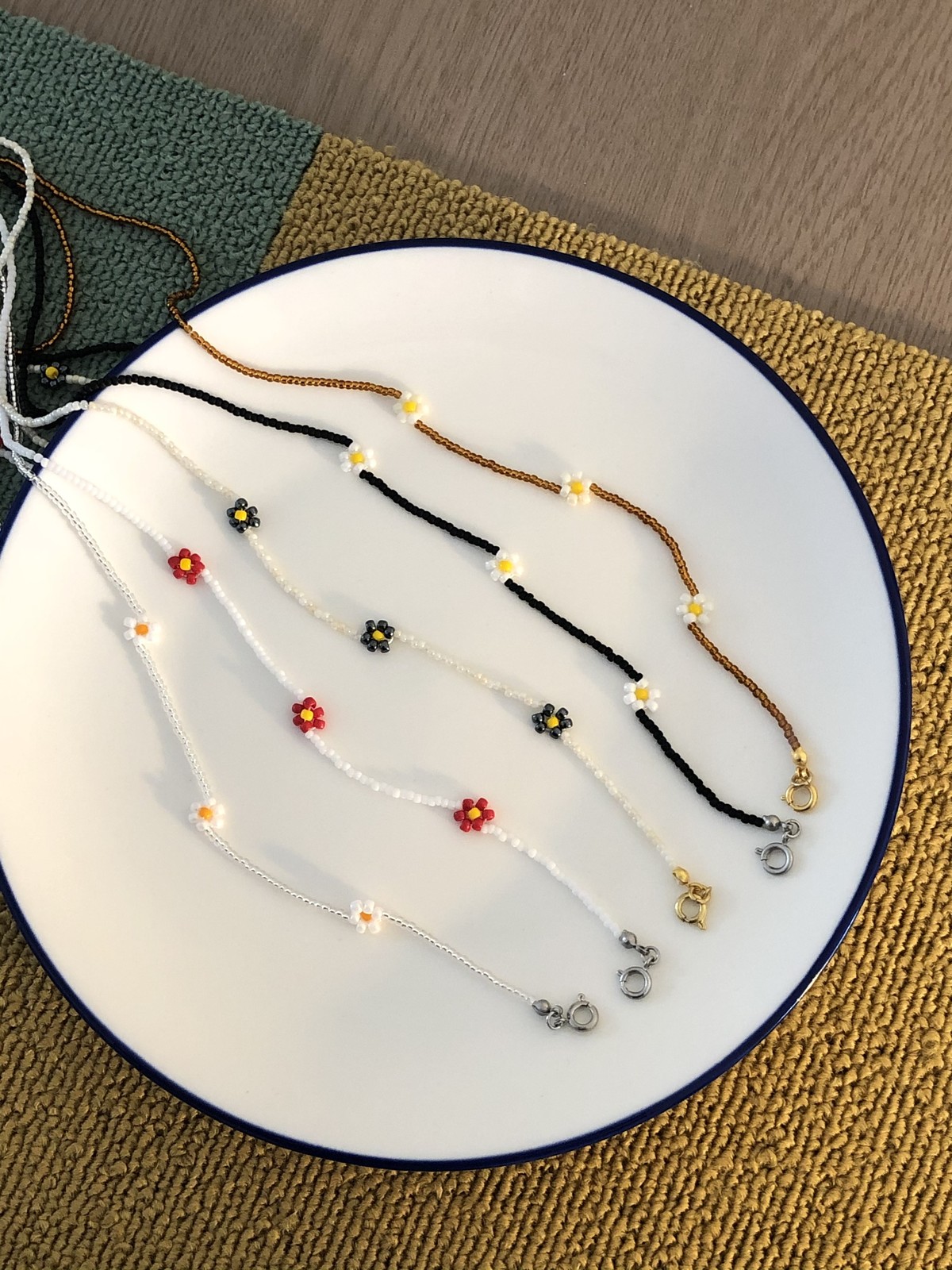 マスクストラップ お花ビーズ こぎん刺し ビーズアクセサリー 馬 Une