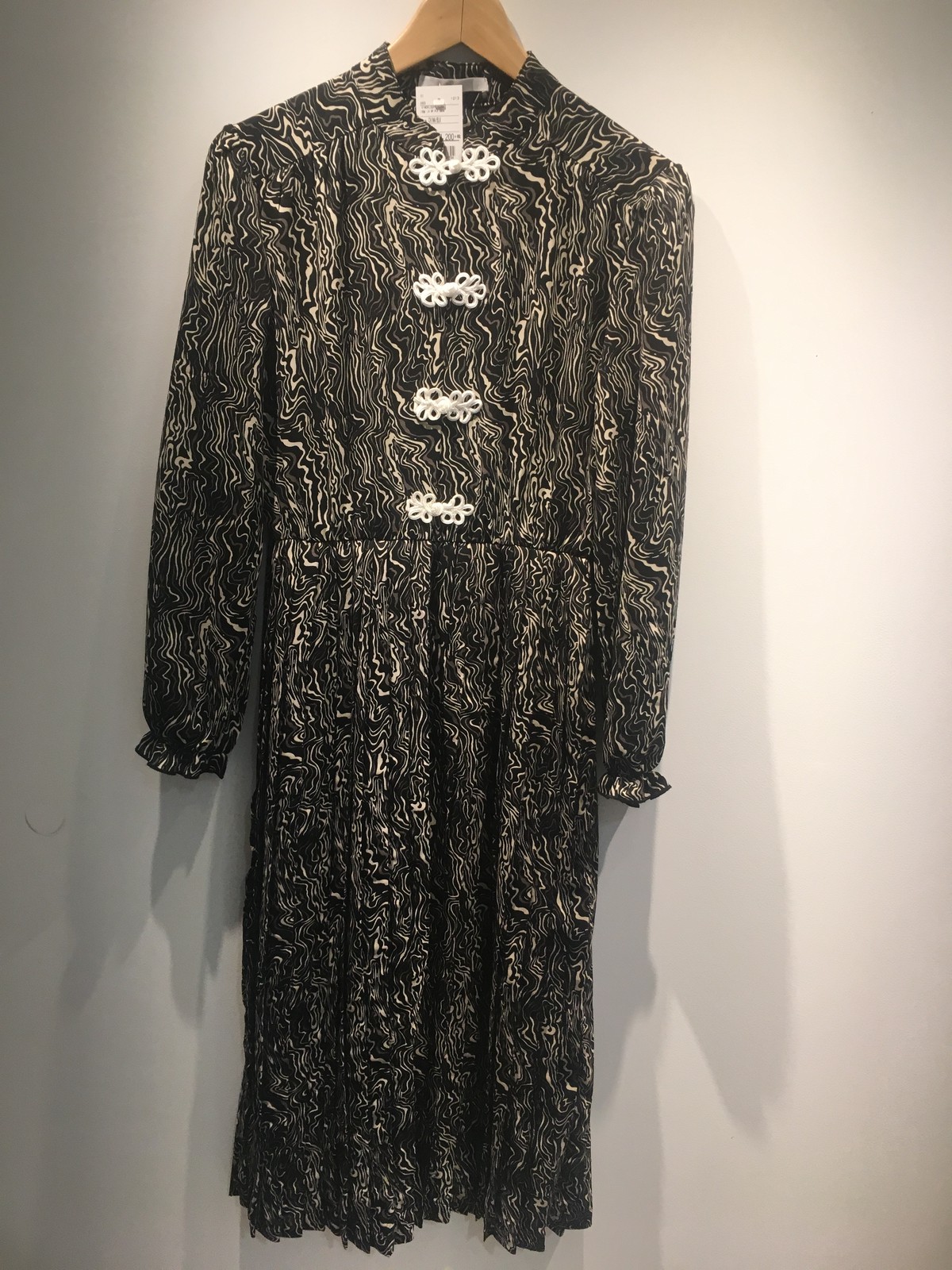 スピンズ 古着っぽいチャイナワンピ ゆびが1ぽん