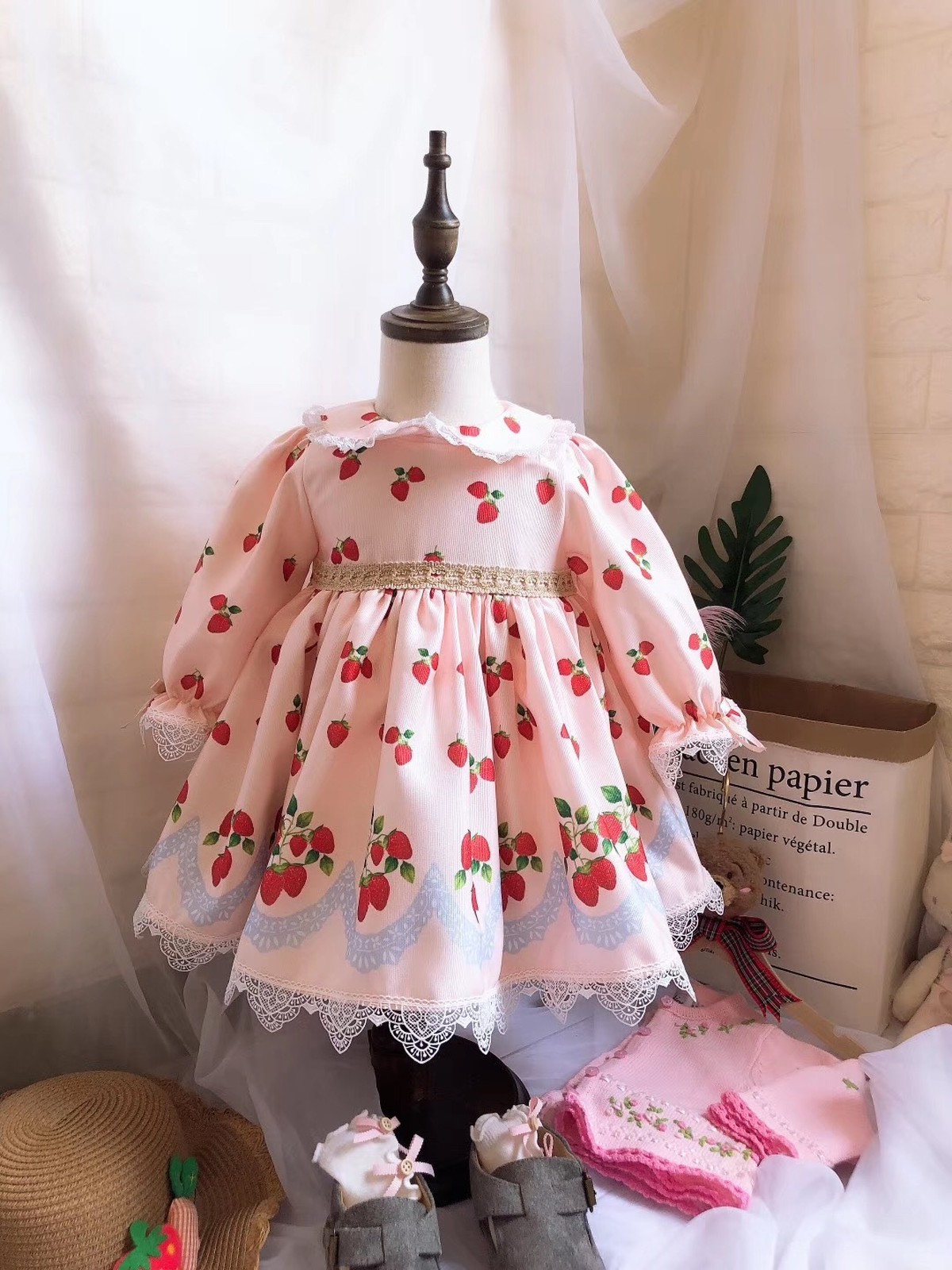 即納 再入荷 イチゴ 苺 いちご 長袖 ワンピース ドレス 80 90 100 110 1 130 Rirismocking スモッキング 刺繍子供服