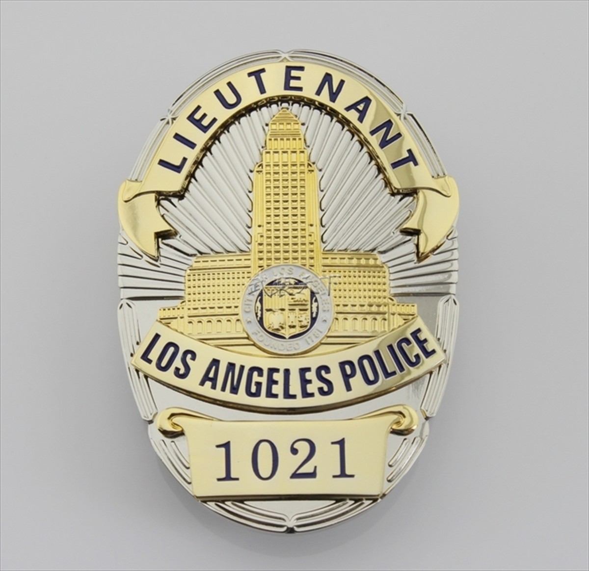 撮影用アイテム 警察バッジ Lapd Lieutenant ドラマ撮影用やコスプレ撮影用に 観賞用コレクションアイテム等にも 受注品 文化雑貨スタジオ凛 コスプレ 撮影用衣装 ウィッグ 小道具 武器 雑貨 の通販サイト