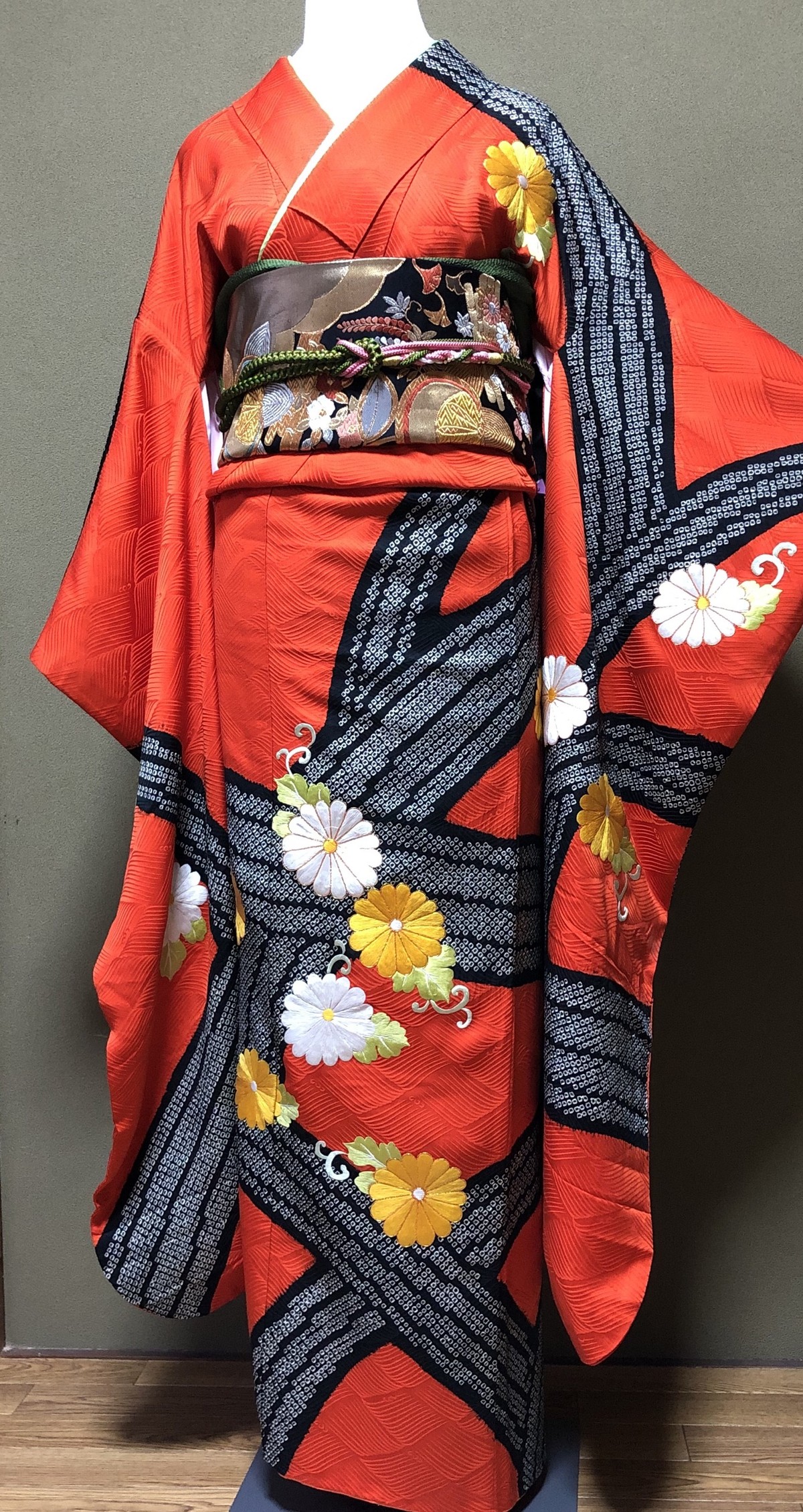 20236 高級振袖 鹿の子絞りと菊の刺繍 金駒 地紋 正絹 アンティーク ...