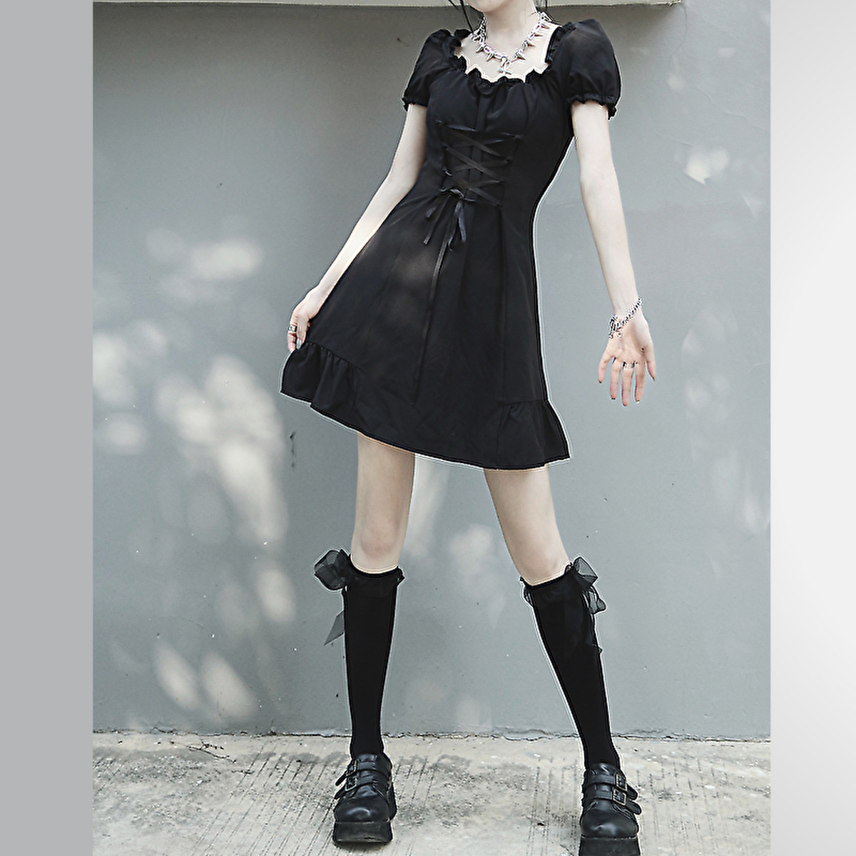 ゴスロリ系 黒 ワンピ ミニ パフスリーブ デコルテ フリル 闇可愛い ゴシック 地雷系 病み可愛い オルチャン 原宿系 10代 代 モード系ファッション専門店 With U