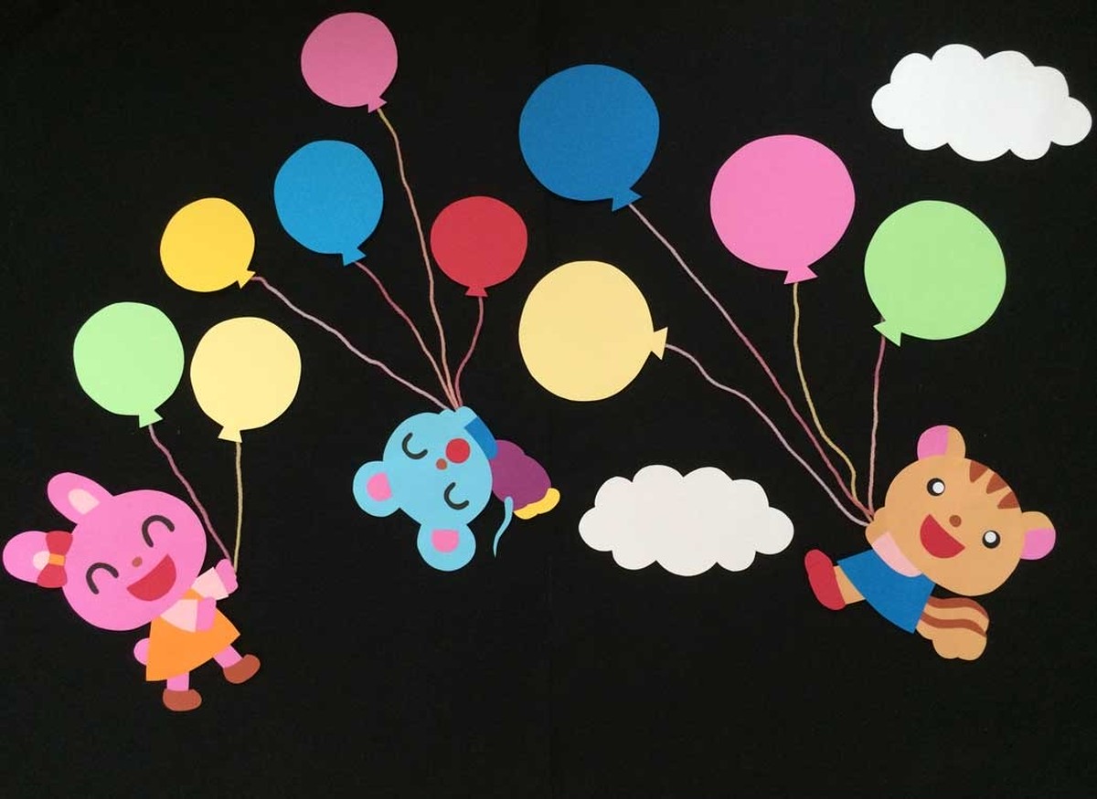 春の壁面装飾 風船に乗って一体どこまで Kobito