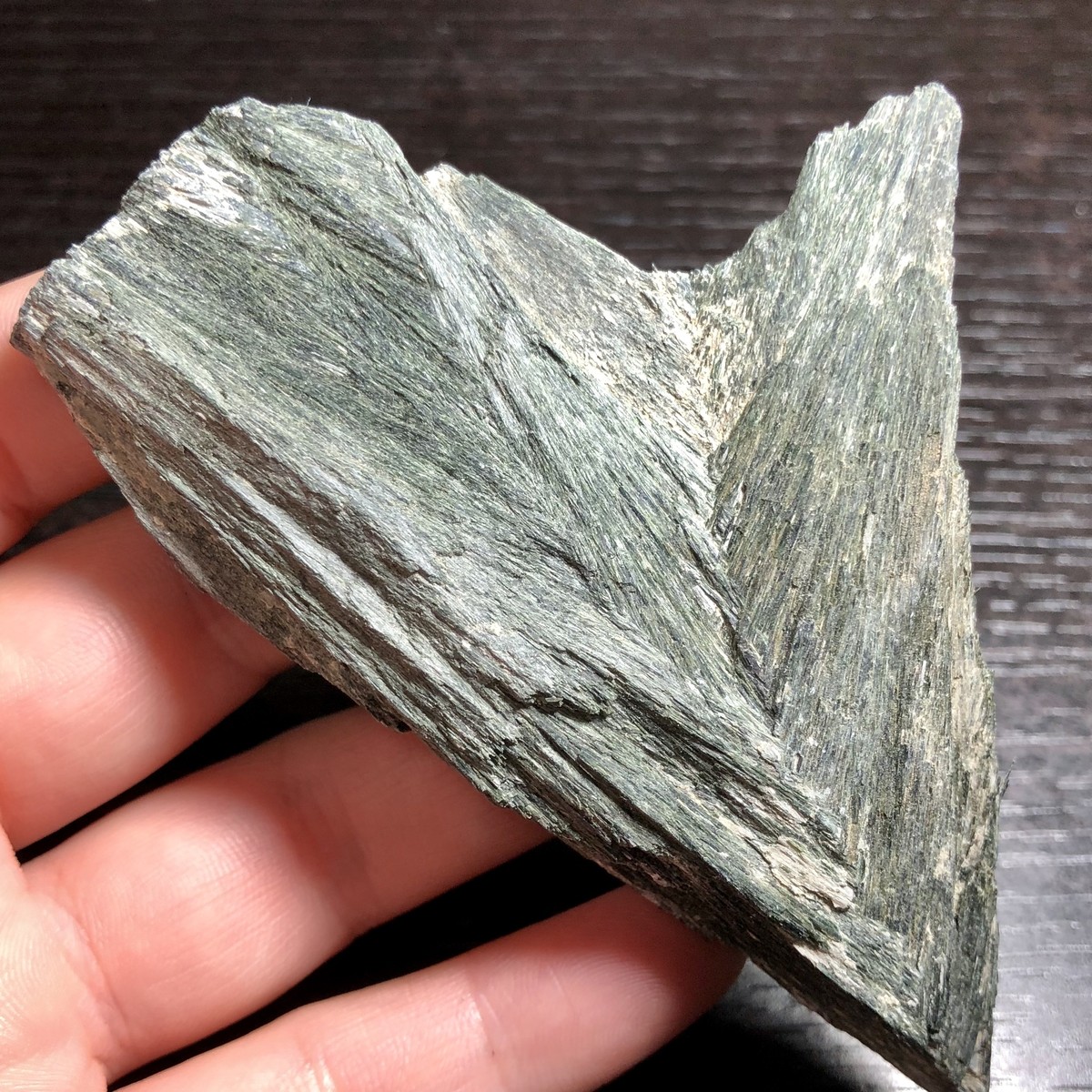 アクチノライト 緑閃石、角閃石 原石 90,3g AT005 | American Minerals + Gemmy You