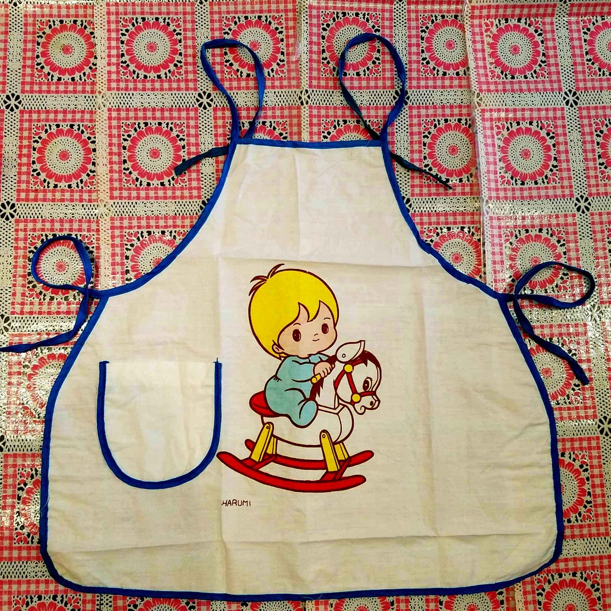 岸田はるみさんの子供用エプロン 旧式生活雑貨店 神戸トランヂスタ