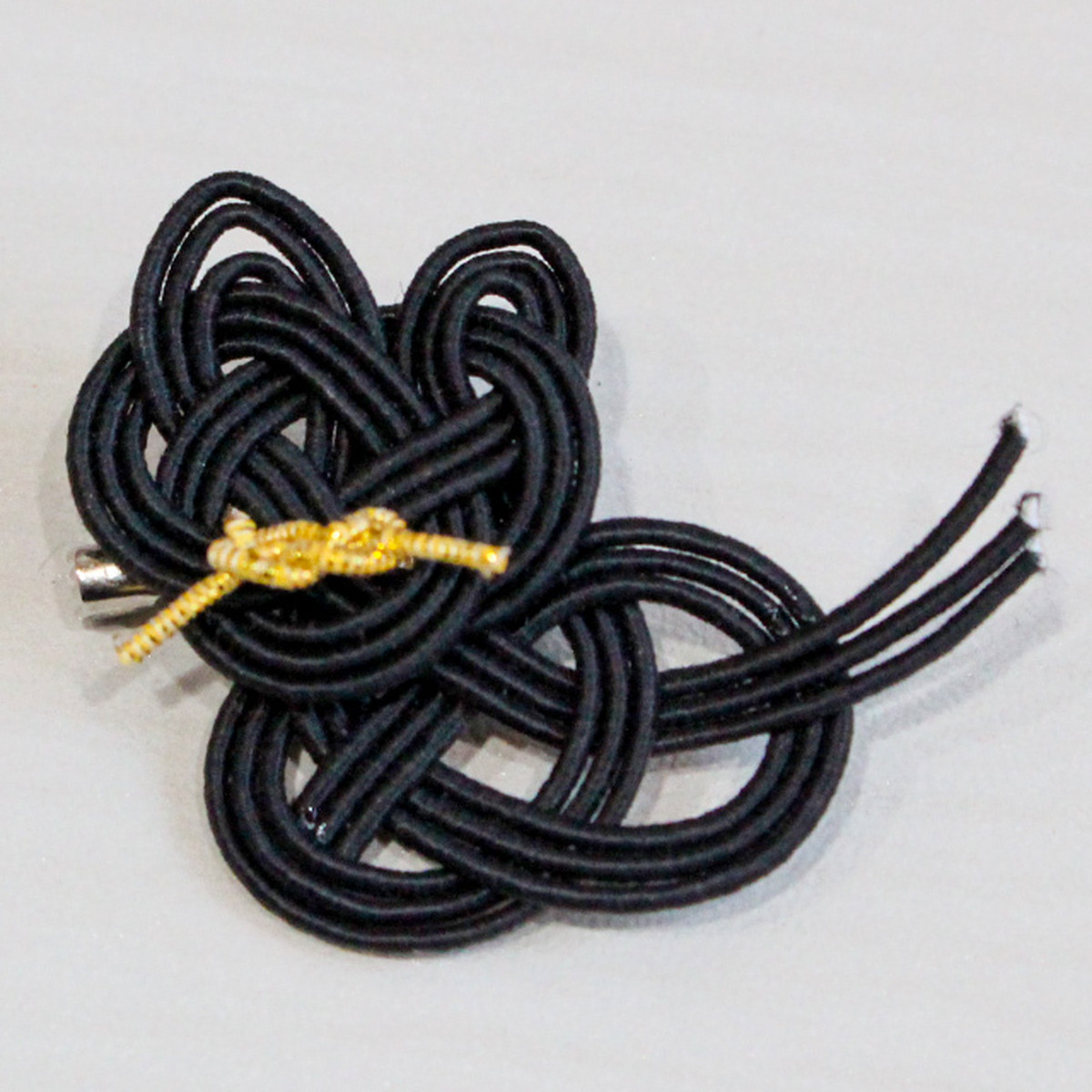 紙単衣オリジナル おすわり猫ちゃんブローチ 手作りキット 紙単衣 Kamihitoe 水引アクセサリーと雑貨のお店