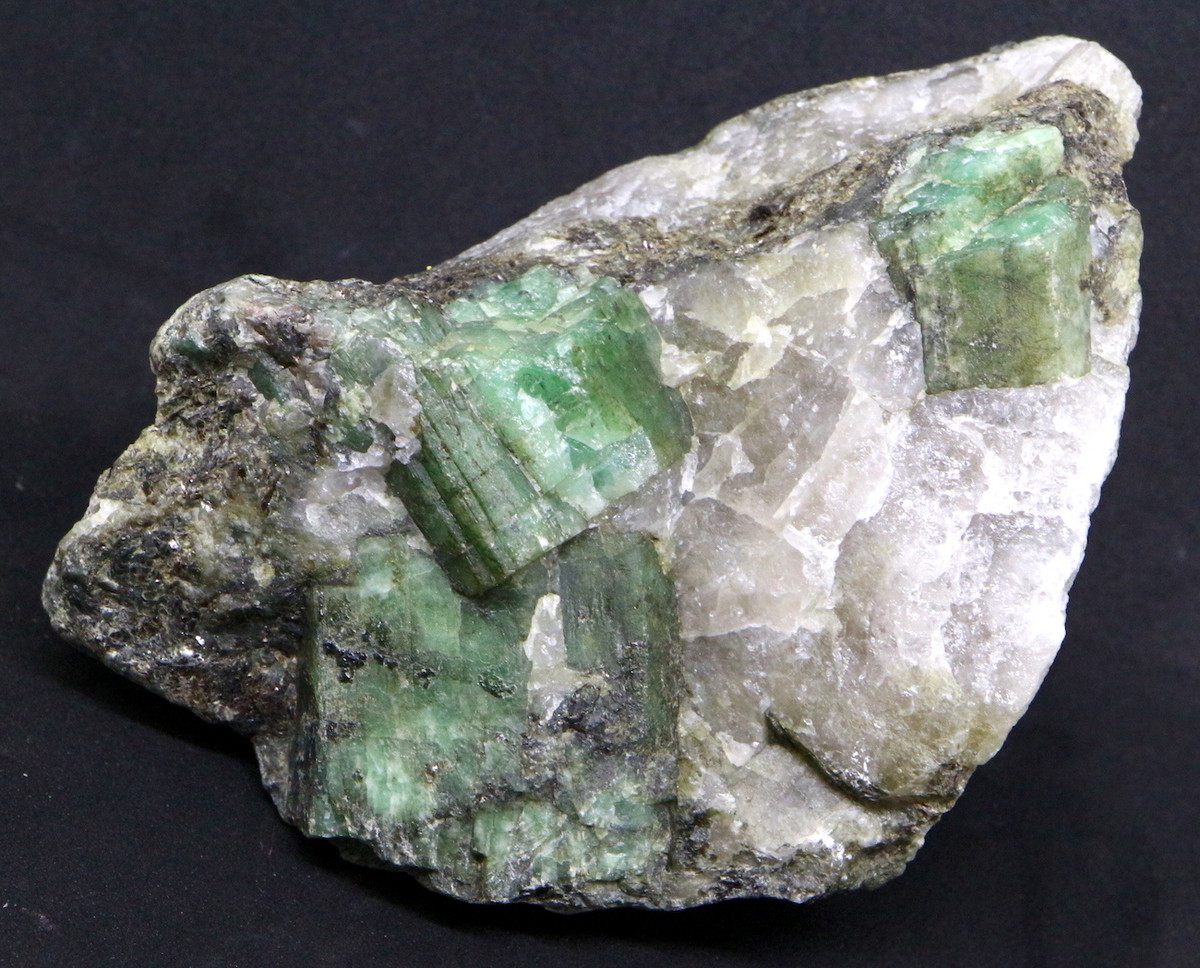 特大！エメラルド 原石 標本 鉱物 527,3g ED035 ベリル 緑柱石 パワーストーン | American Minerals