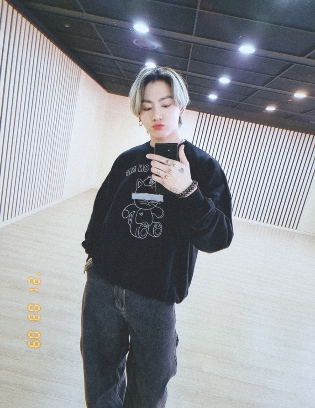 大流行中 Btsグク着用 Ami Paris ジップカラー プルオーバー 早割クーポン Steamshowers4less Com