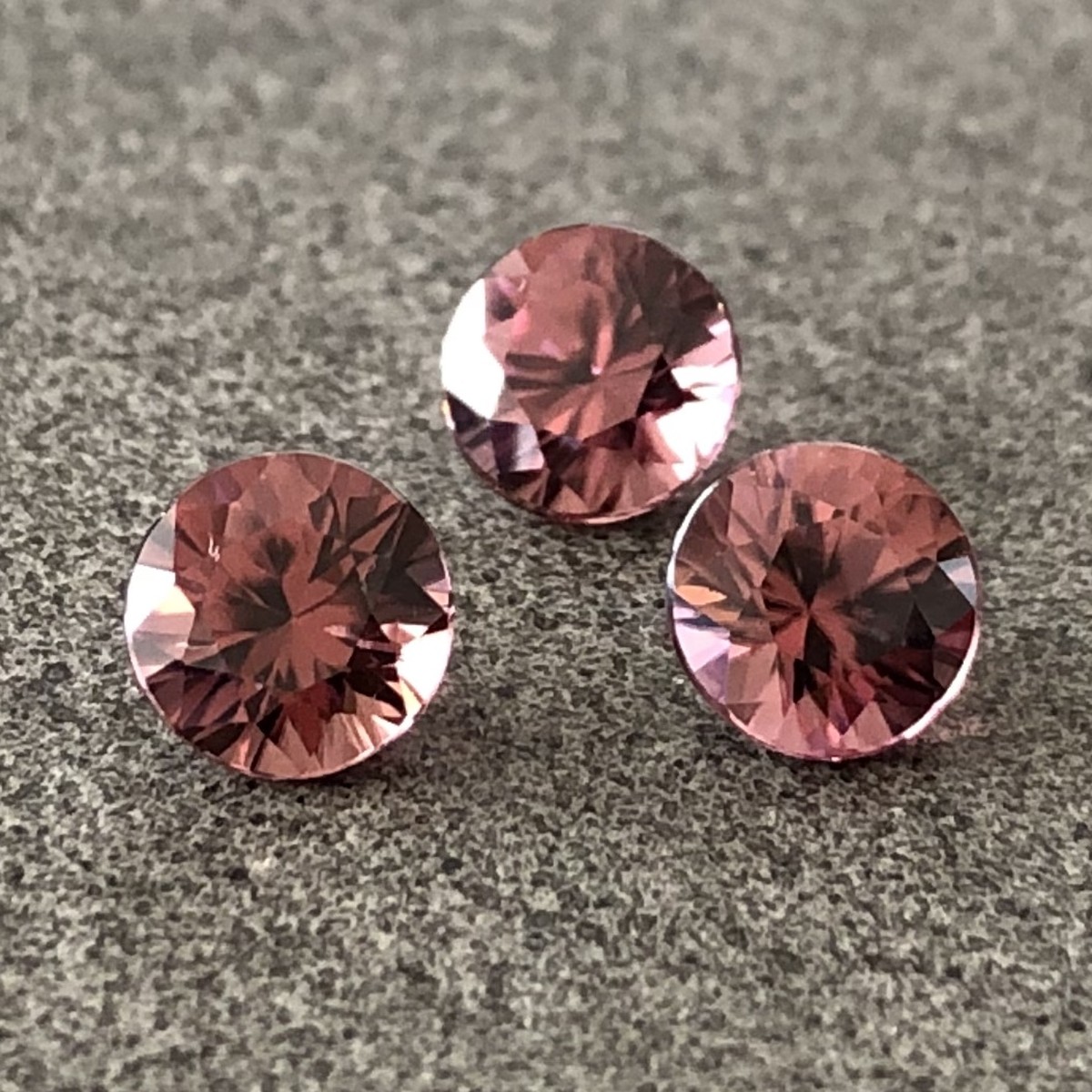 ダイヤモンドカット ブラウニッシュピンクジルコン 5mm 松本こだわり宝石店