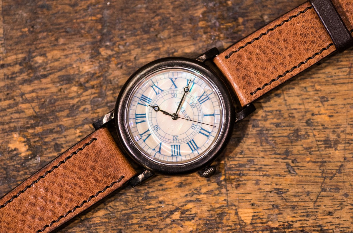 マザーオブパールの透明感が綺麗な大き目の腕時計(Hardin Large/在庫品) | 手しごと腕時計ARKRAFT Stock Shop