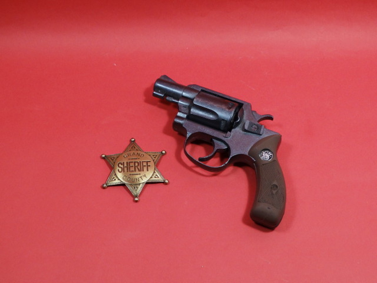 アメリカ 保安官バッジとリボルバーピストル U S A Sheriff Badge With S W38 Yumemirutanuki