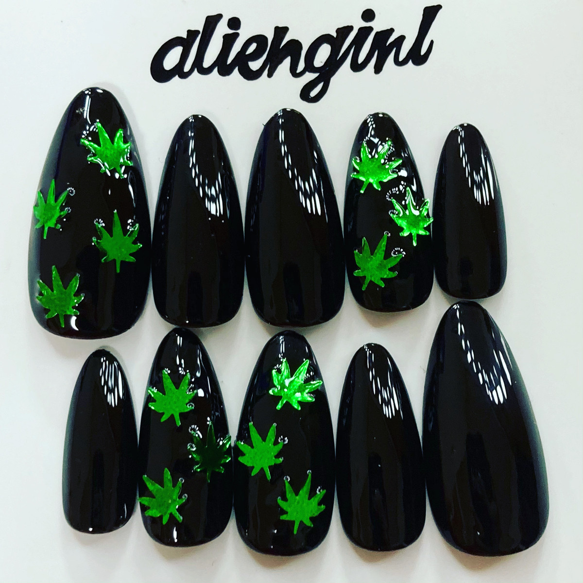 Cannabisネイルチップ Aliengirl