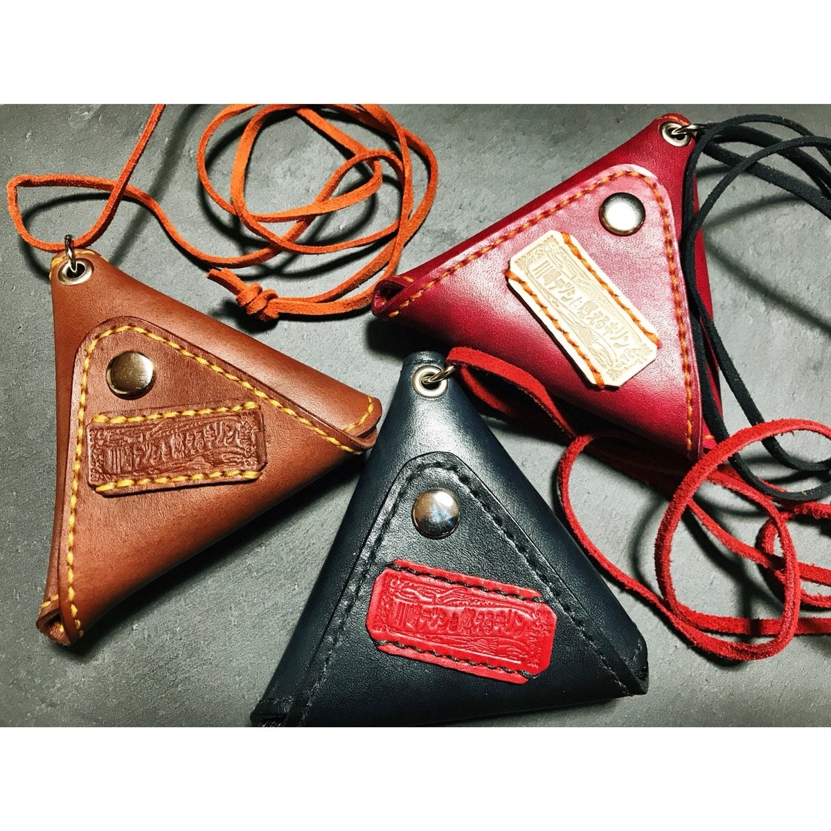 燃えるキリン革製三角コインケース T24kwsk