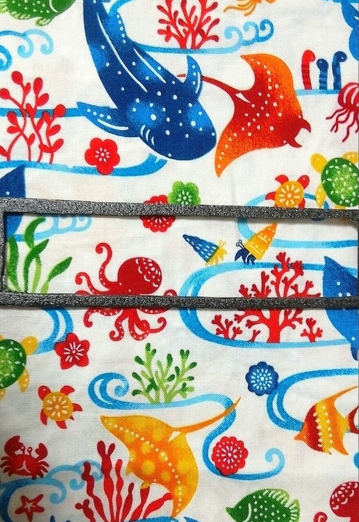 布地のみ表示 布マスク 紅型風海の生き物 ヤドカリ タコ中心 包み屋