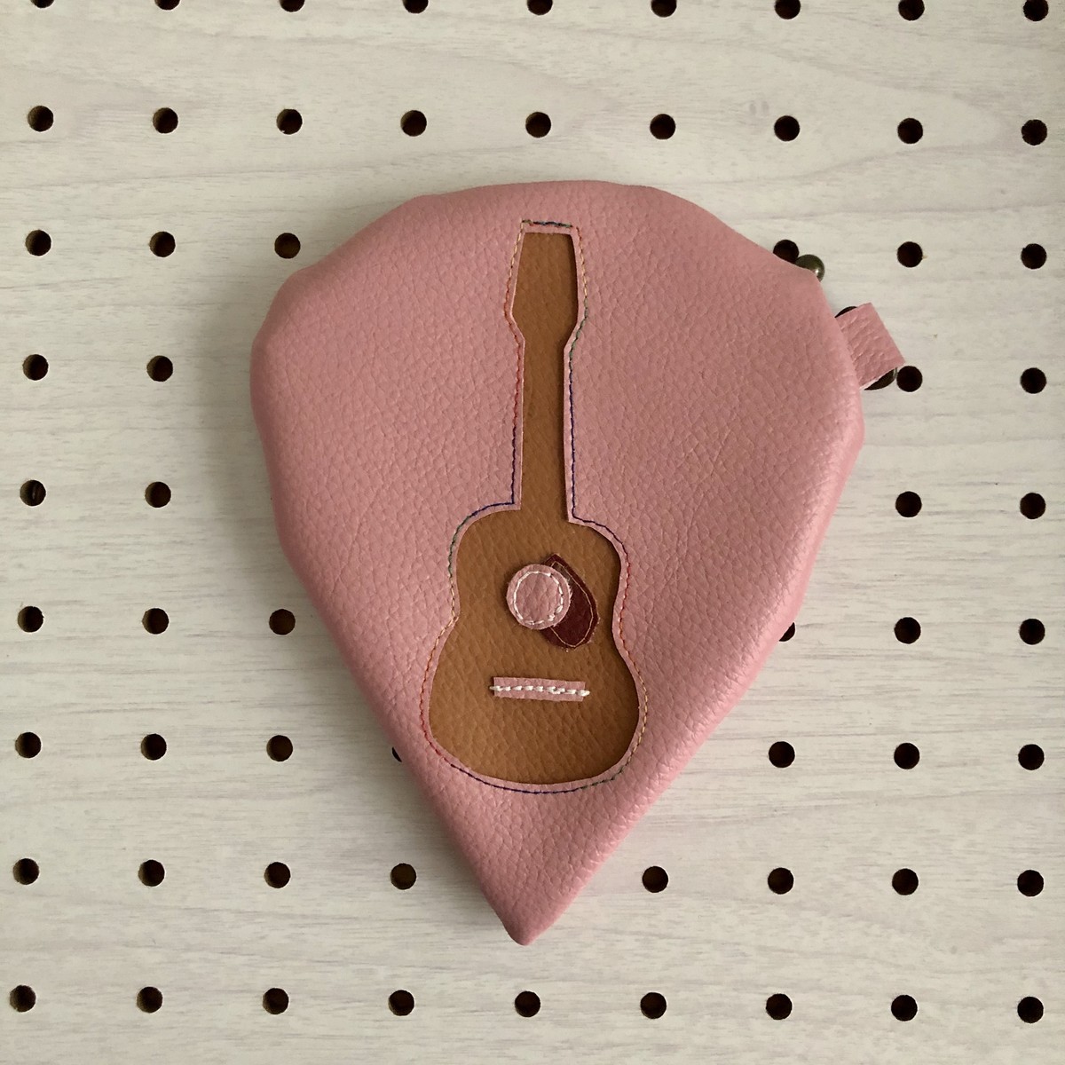 アコースティックギター ピック型ポーチ フェイクレザー Colorピンクブラウン Olive
