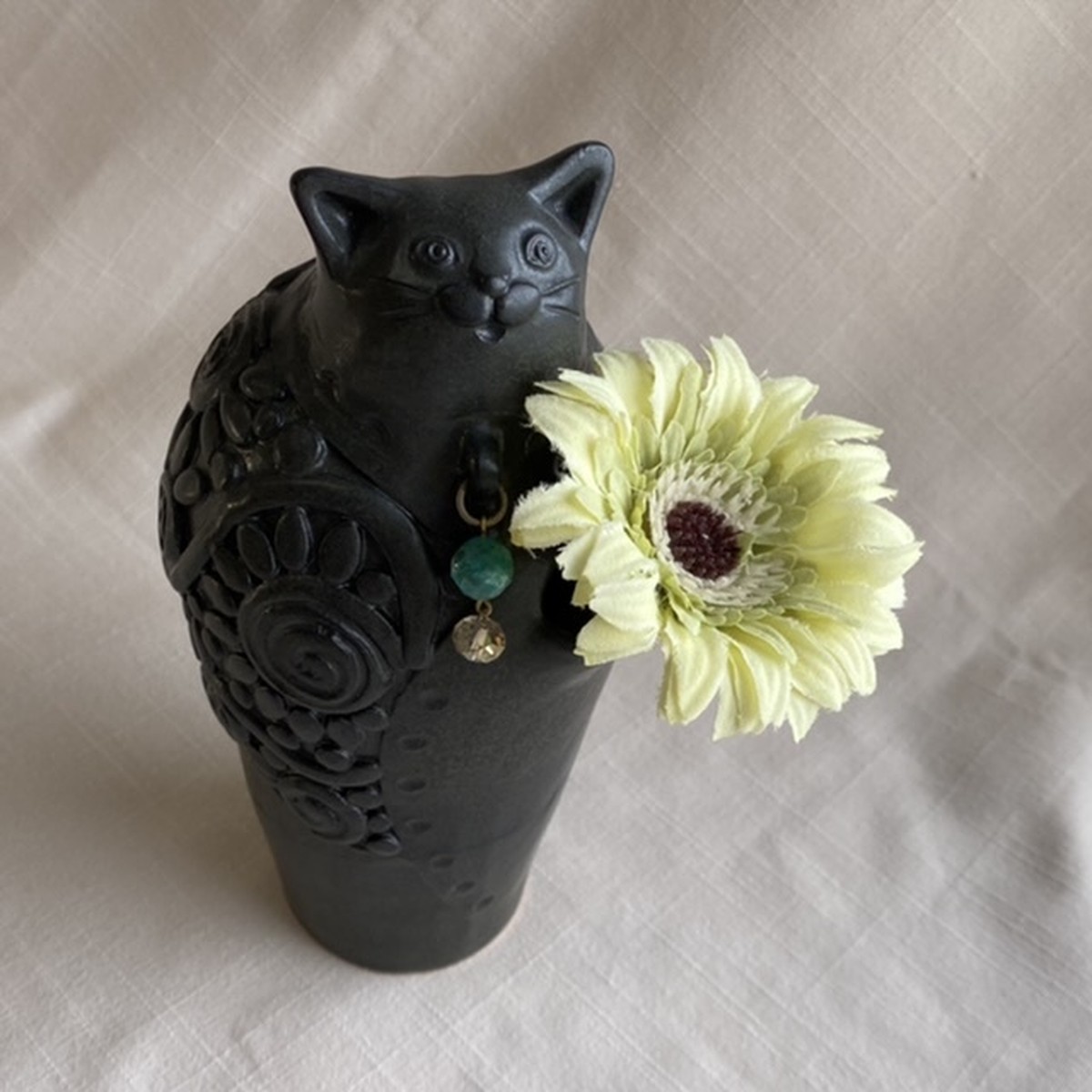 黒猫のダンディー オシャレな黒猫の花入れ アトリエ陶喜