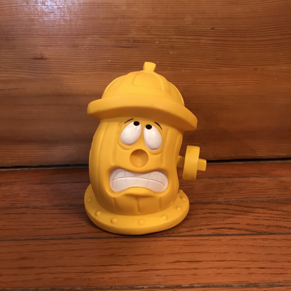 ディズニーランド トゥーンタウン 黄色い消火栓の貯金箱 ソフビ Toontown Fire Hydrant Soft Vinyl Bank Figure Honey Antique ヴィンテージ アメリカン雑貨 アンティーク アメトイ インテリア小物 ミールトイのお店