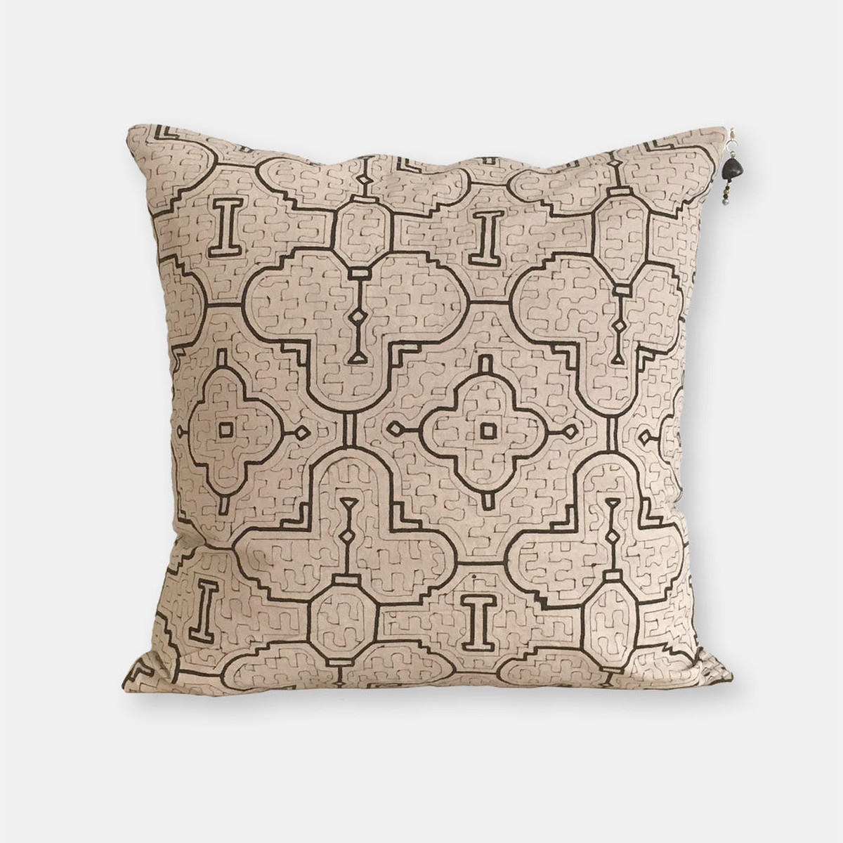 Shipibo Textiles シピボ族の泥染めの布 クッションカバーグレー両面 S053 Round Robin Folk Craft