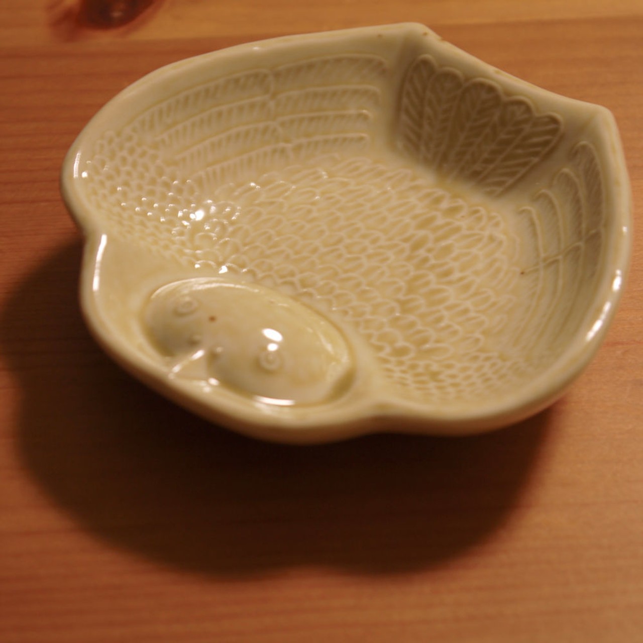 <倉敷意匠>ふくら雀の陽刻豆皿
