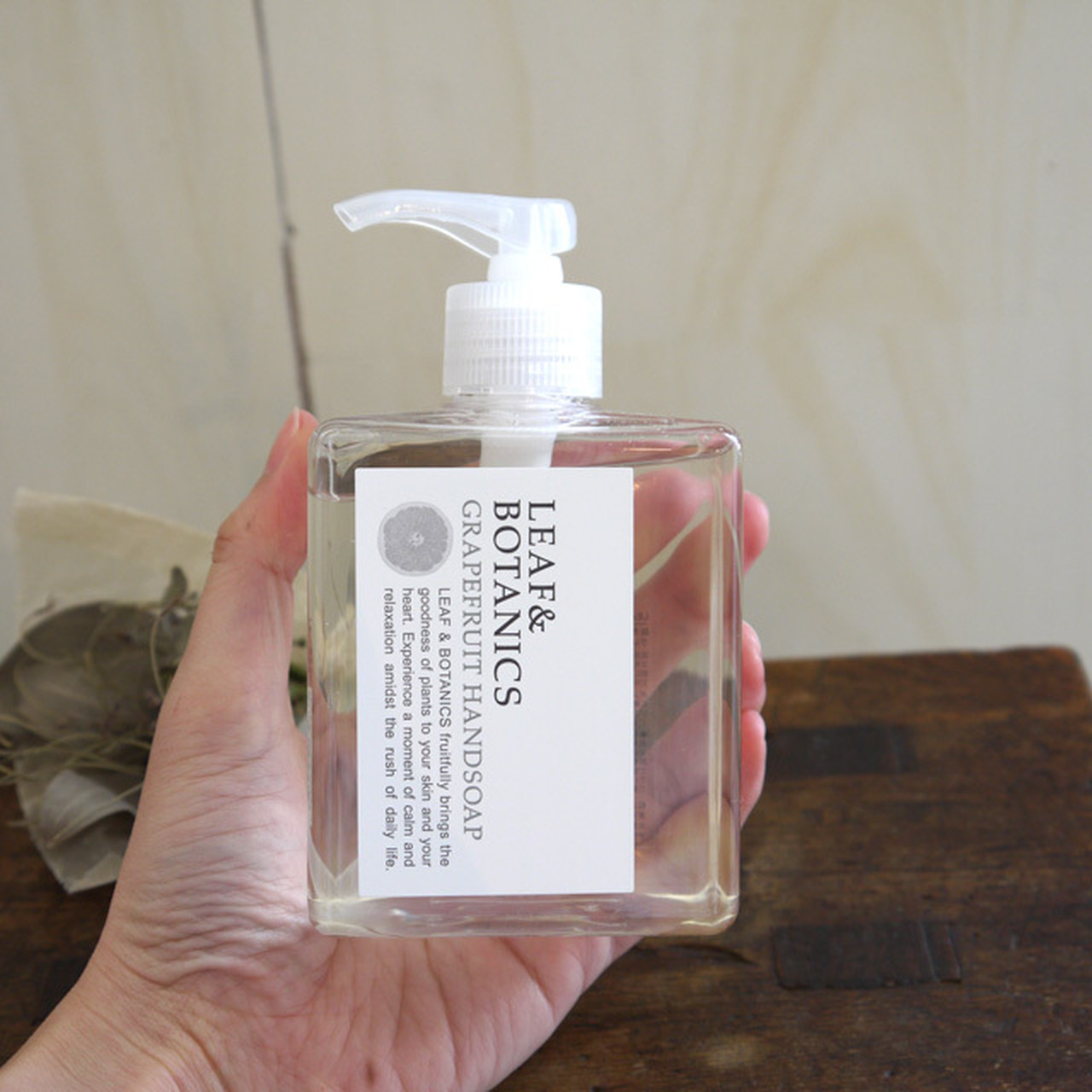 <松山油脂 LEAF&BOTANICS>ハンドソープ グレープフルーツ
