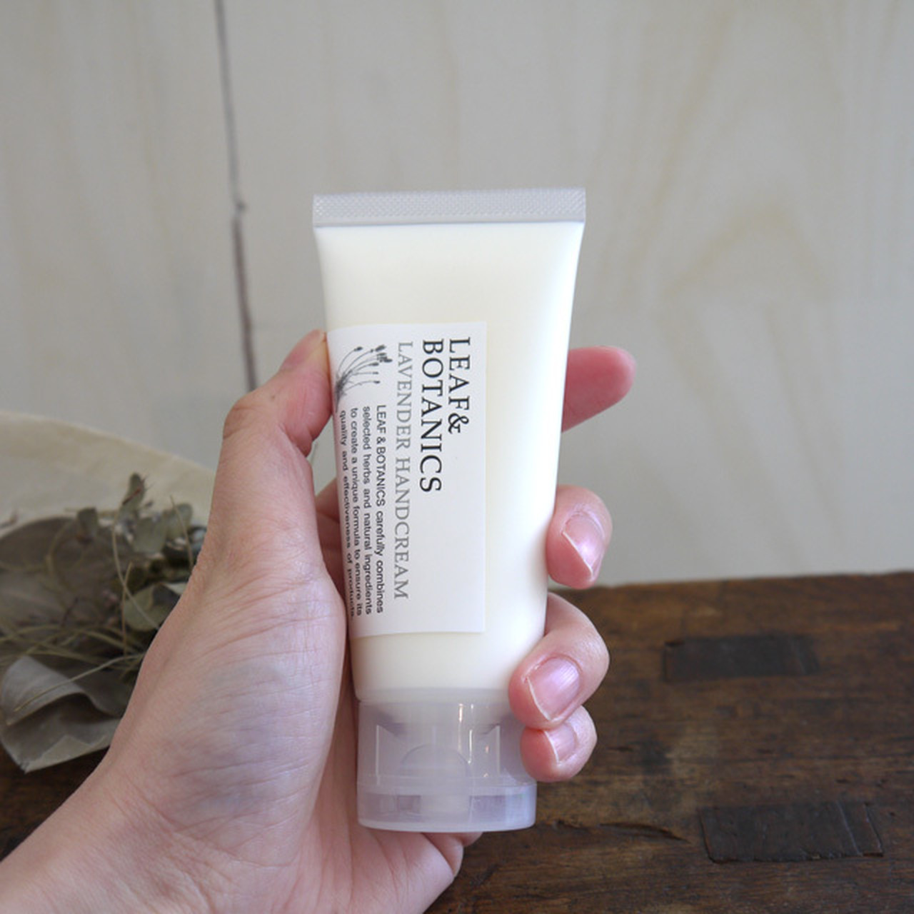 <松山油脂 LEAF&BOTANICS>ハンドクリームラベンダー