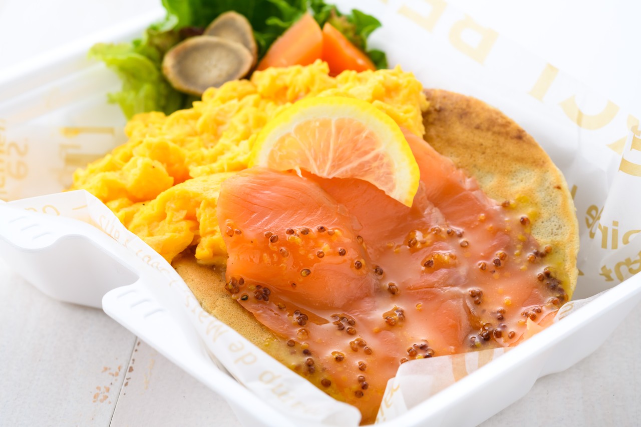 お食事系パンケーキ「スモークサーモン」