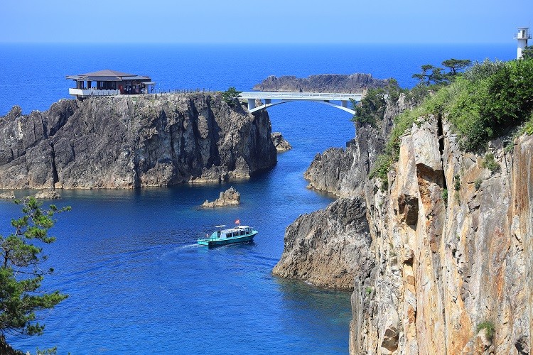 佐渡の海中透視船で海中観察が楽しめる尖閣湾揚島遊園 佐渡海洋深層水新潟トラベル 商品販売部