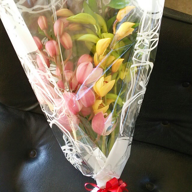 hanazukin 花ずきん 農家直送の花苗 シンビジュームの花束 base