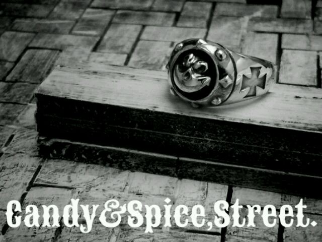 厳ついアイアンクロスモチーフもキャラクターがいるとポップな印象になる印台タイプのシルバーリング Candy Spice Street Online Shop 通販