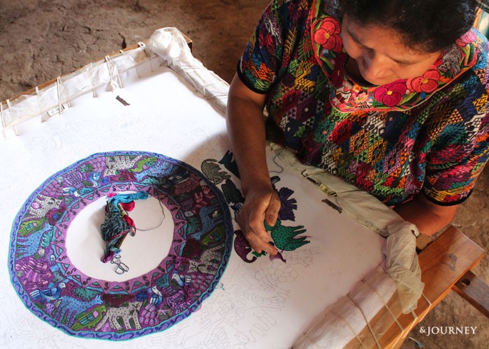 グアテマラの刺繍 織物求めて どうぶつ刺繍の民族衣装 ウィピル 刺し手さんに出会う Journey