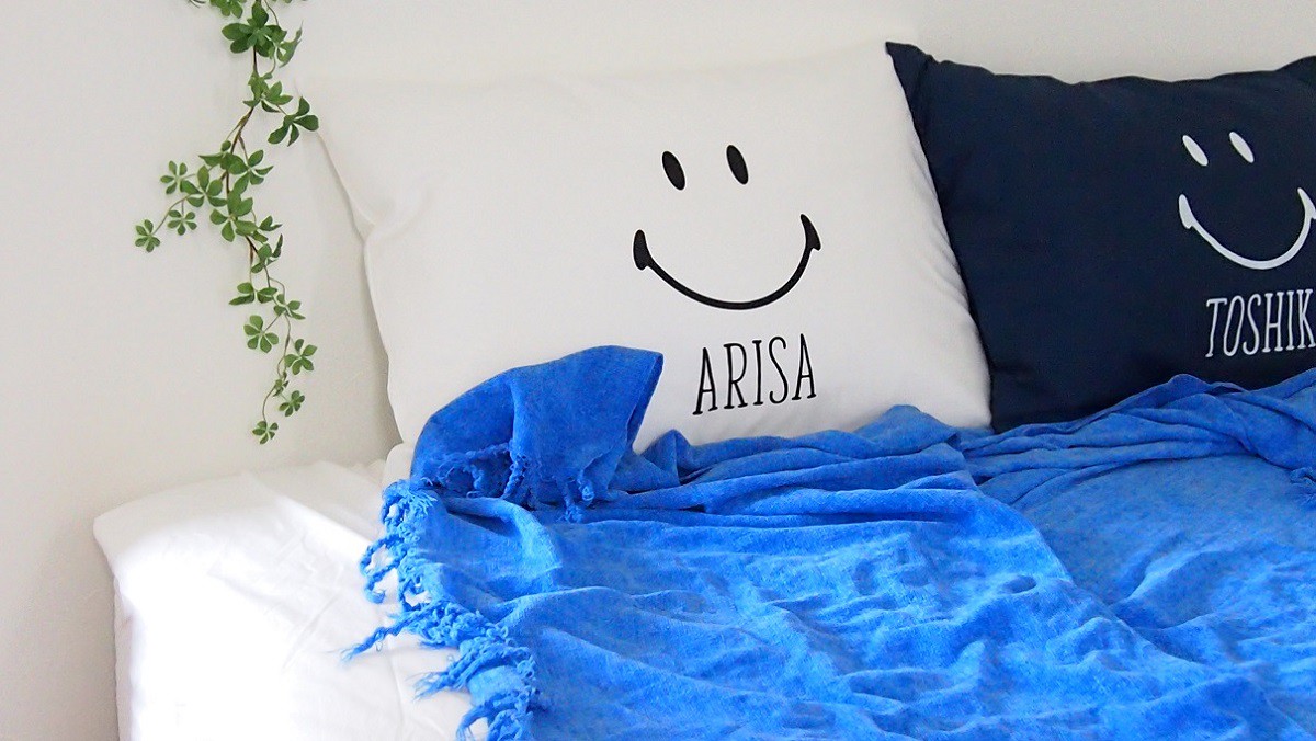 結婚祝いにぴったり 夫婦のコミュニケーションにもなるスマイルイエスノー枕カバー Pillow Talk