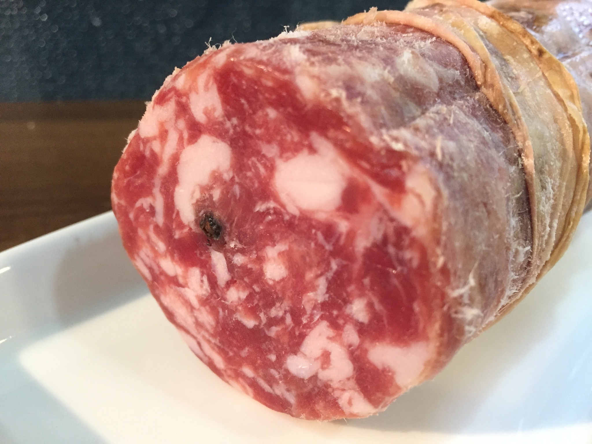 生サラミの頂点 生ハムをギュッと固めたようなリッチな味わいのサラミ デル ポー 生ハム サラミ チーズの専門店 イルグストチッチ 生サラミの頂点 生ハムをギュッと固めたようなリッチな味わいのサラミ デル ポー 生ハム サラミ チーズの専門店 イルグストチッチ