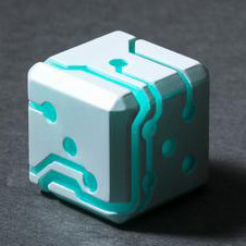 超近未来的なデザインが醸し出すフーチャリスティックな世界観 Space Roller Dice Dice Dragon