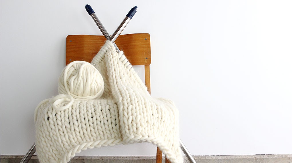 No 7 の糸を使って 縄のように太い糸で編む チャンキーニット のご紹介です And Wool