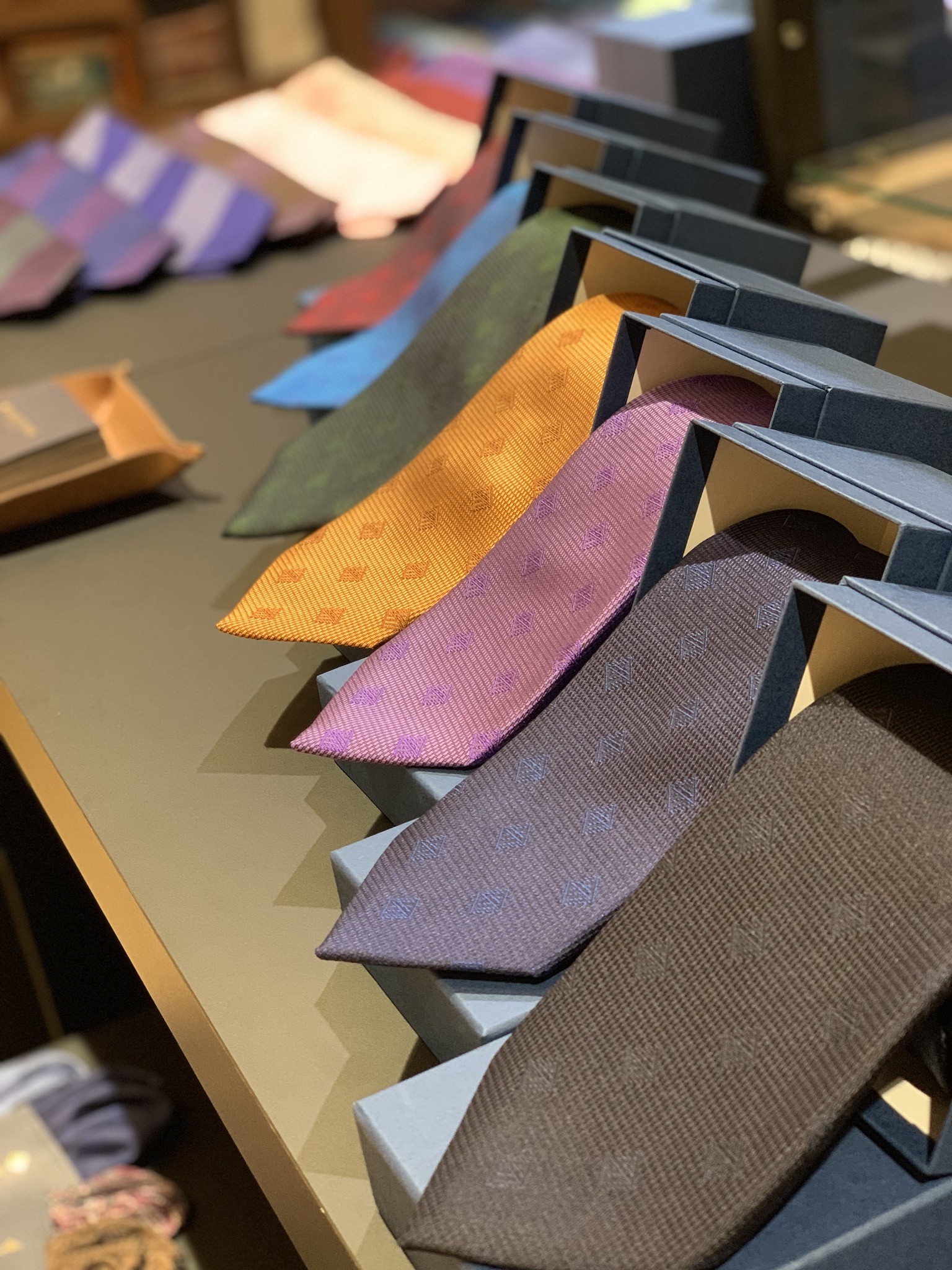 ネクタイをプレゼントする意味とは 株式会社笏本縫製オンラインショップ