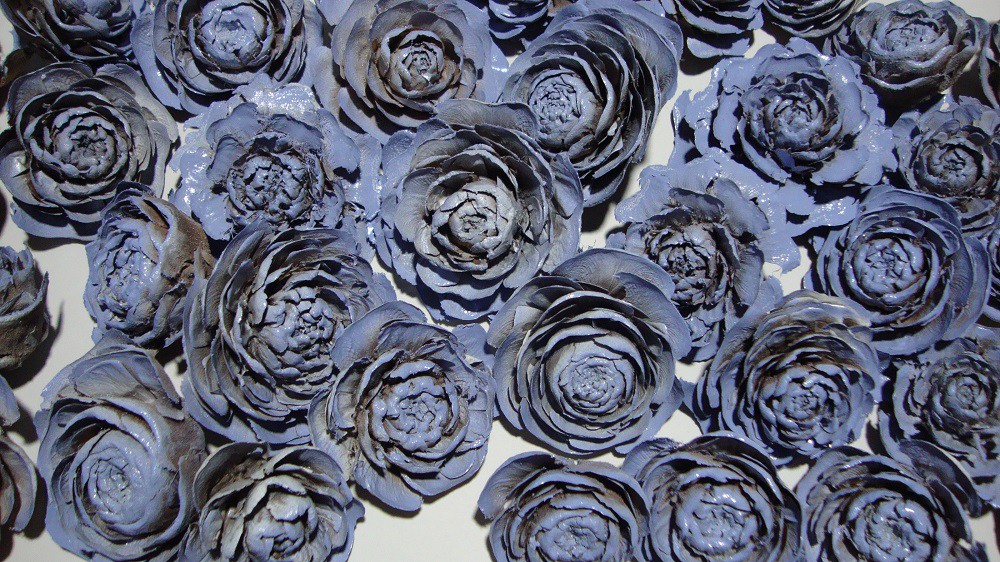 木の実リースで大人気の シダーローズ にラベンダーの色をつけてみました 通販で販売しています 木の実通販の Shop 木の実