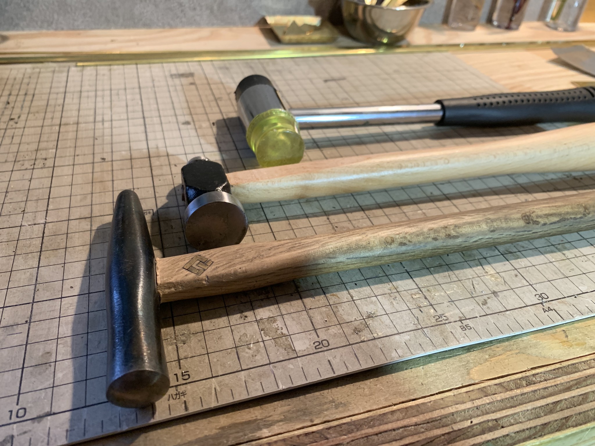 真鍮作品の製作 ②ハンマーで叩く atelier CHARMANT 真鍮作品の製作 ②ハンマーで叩く atelier CHARMANT