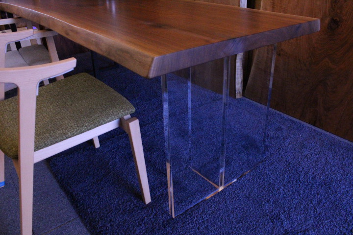 Sale アクリル T字脚入荷しました 無垢一枚板テーブル専門店 千年家具